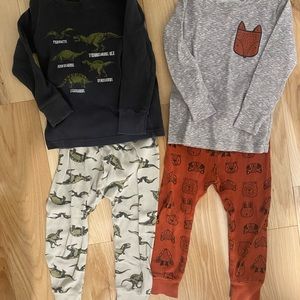 2 pairs of size 2T Old Navy pj’s